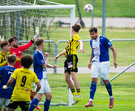 IFK Hässleholms Neo Jakobsson nickar utanför i matchen i
