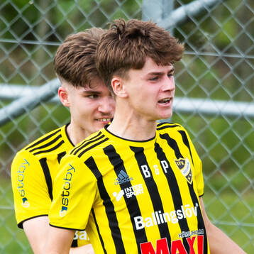 IFK Hässleholms Neo Jakobsson jublar över sitt 1-1 och