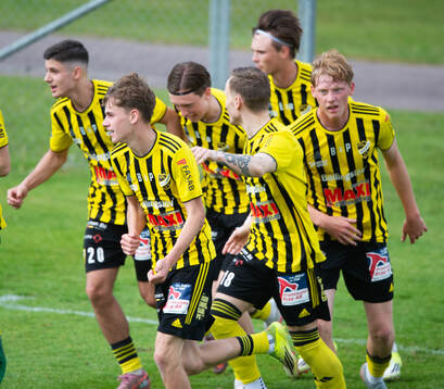 IFK Hässleholms Neo Jakobsson jublar över sitt 1-1