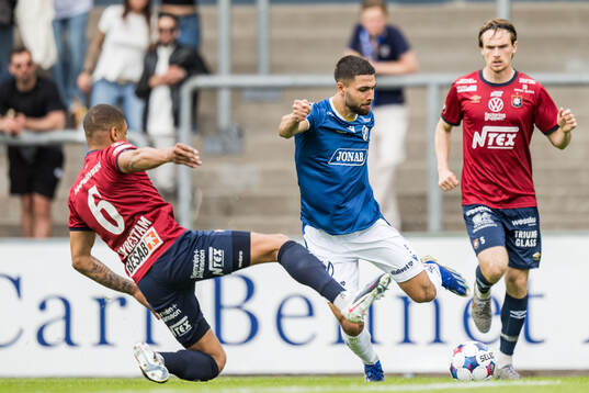 Örgrytes Mikael Dyrestam och Halmstads Omar Faraj