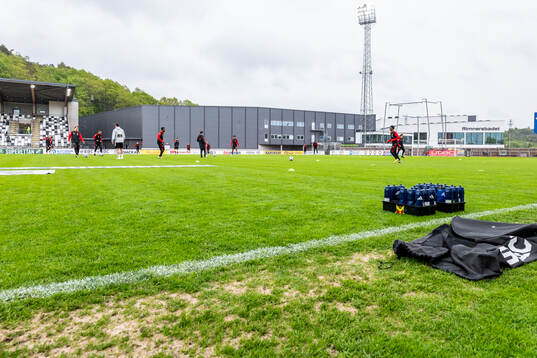 Östersunds spelare värmer upp