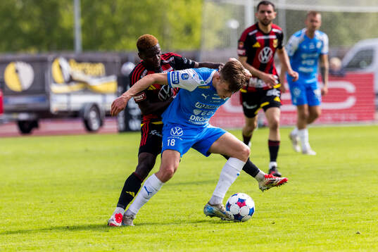 Östersunds Assiedou Yannick Armel Adjoumani och Oddevolds