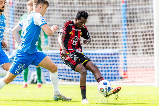 Östersunds Sunday Anyanwu och Oddevolds Gustav Forssell