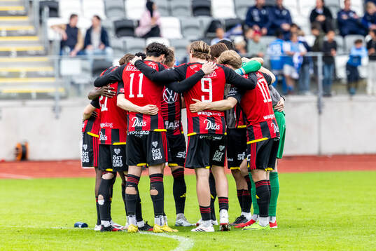 Östersunds  spelare laddar för match