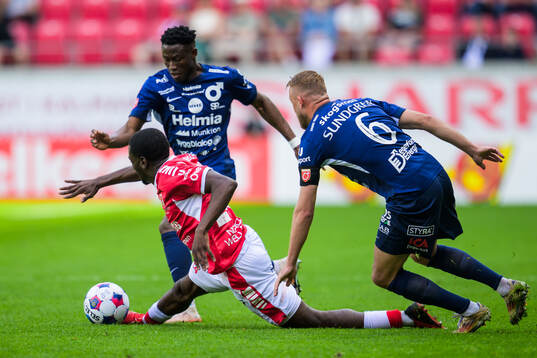 Kalmars Charles Sagoe Jr och Degerfors Daniel Sundgren
