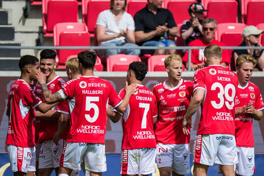 Kalmars spelare jublar