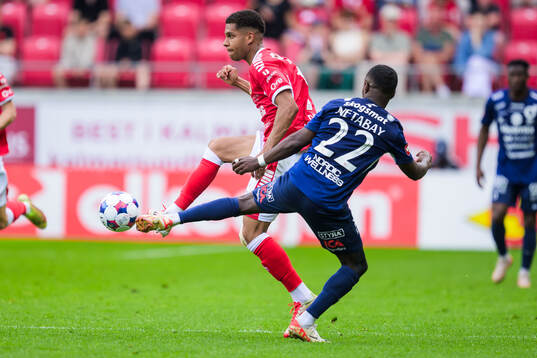 Kalmars Anthony Olusanya och Degerfors Nahom Netabay