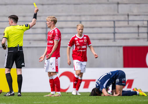 Kalmars Carl Gustafsson varnas av domare Niclas Karlsson