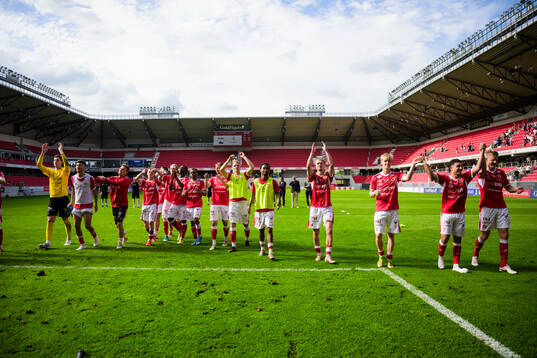 Kalmars spelare jublar