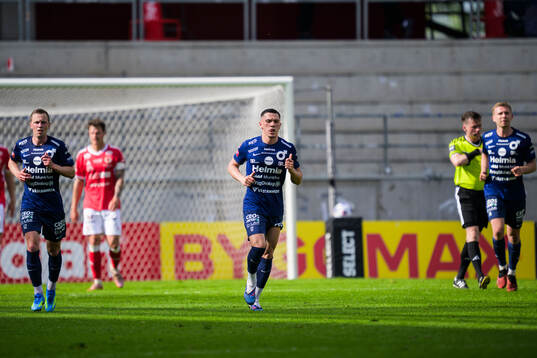 Degerfors spelare jublar
