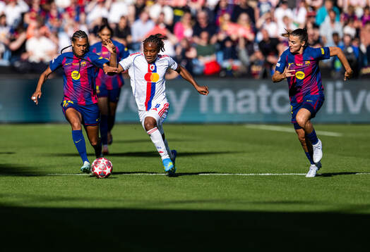 Esmee Brugts of Barcelona and Melchie Dumornay of Lyon