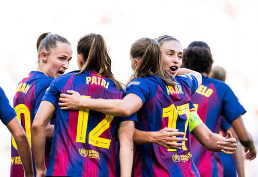 Ewa Pajor of Barcelona celebrates with Caroline Graham