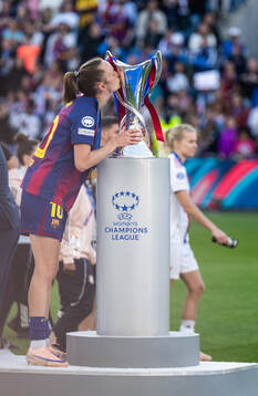 Caroline Graham Hansen of Barcelona celebrates and kisses