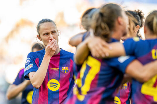 Caroline Graham Hansen of Barcelona in tears while