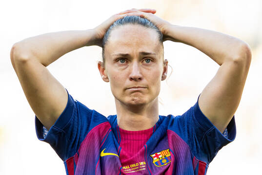 Caroline Graham Hansen of Barcelona in tears while