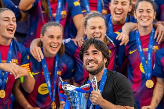 Head coach Pere Romeu of Barcelona celebrates with the