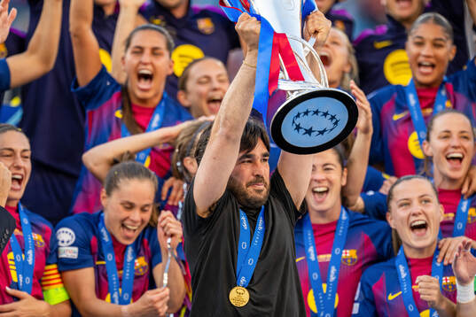Head coach Pere Romeu of Barcelona celebrates with the