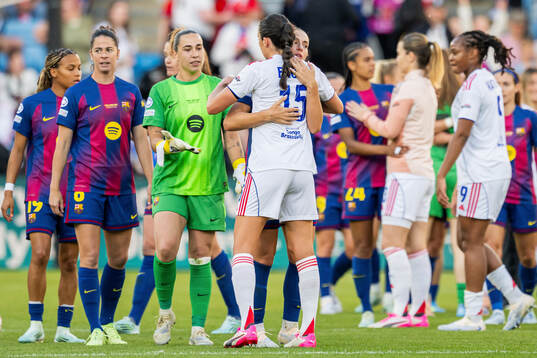 Ingrid Engen of Lyon and Alexia Putellas of Barcelona