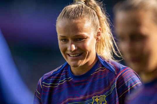 Martine Fenger of Barcelona warms up