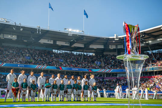 Players of Lyon line up