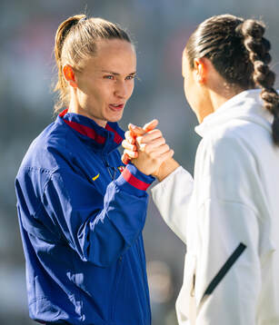 Caroline Graham Hansen of Barcelona and Ingrid Engen of Lyon