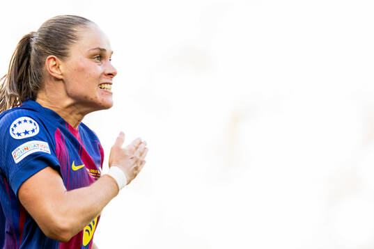 Ewa Pajor of Barcelona celebrates