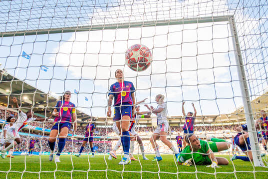 Mapi Leon and goalkeeper Cata Coll of Barcelona look