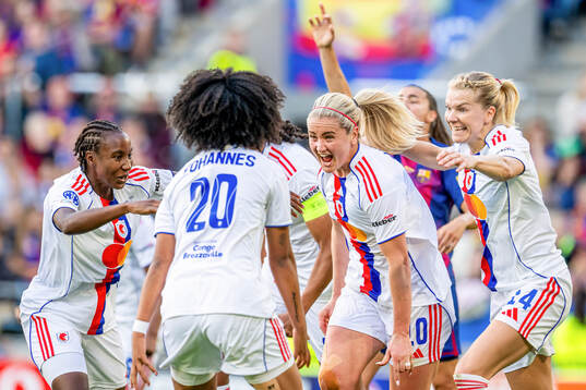 Lindsey Heaps of Lyon celebrates with Ada Hegerberg and