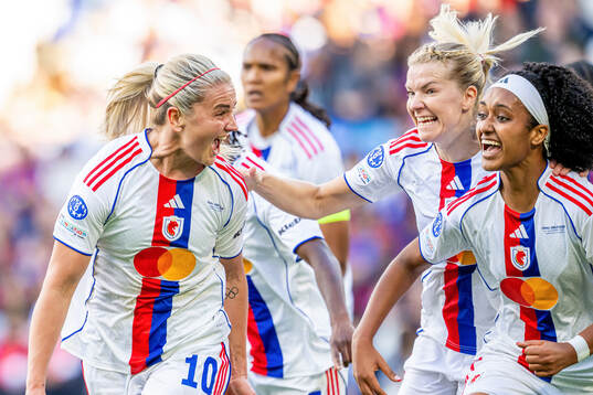 Lindsey Heaps of Lyon celebrates with Ada Hegerberg and