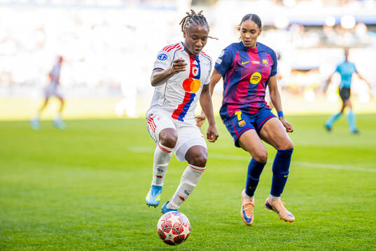 Melchie Dumornay of Lyon and Salma Paralluelo of Barcelona