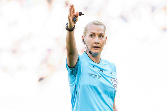 Referee Tess Olofsson