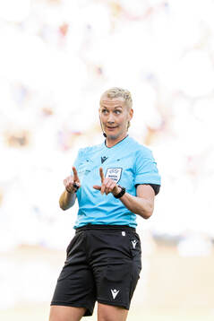 Referee Tess Olofsson