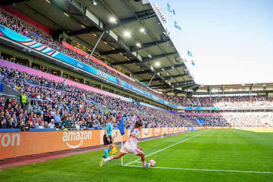 Selma Bacha of Lyon takes a corner kick