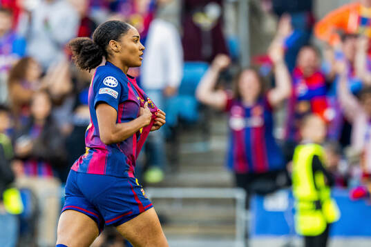 Salma Paralluelo of Barcelona celebrates