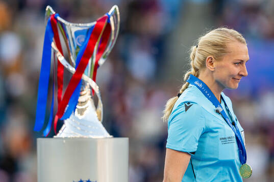 Referee Tess Olofsson