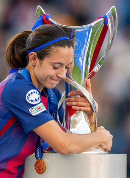 Aitana Bonmati of Barcelona celebrates with the trophy