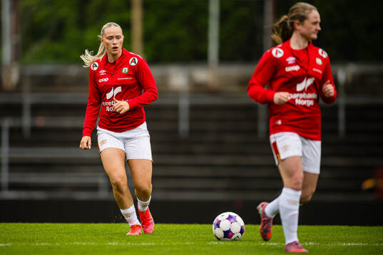 Ingrid Stueland Gallefoss of Bryne warms up