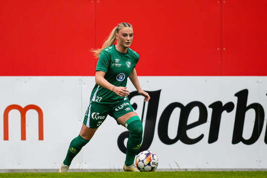 Malin Roos of Klepp warms up