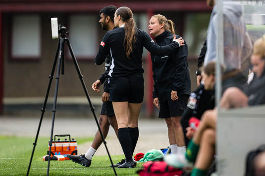 Head coach Anne Lise Olsen of Bryne and Josie Mirabell