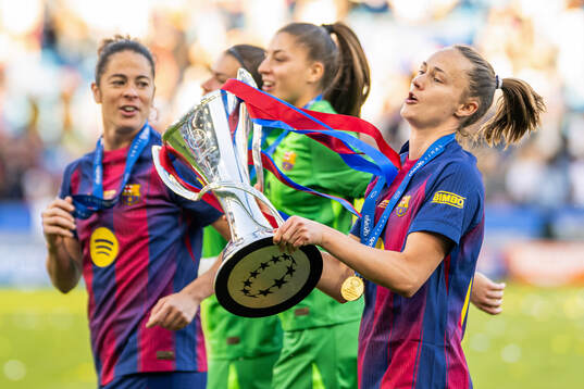 Marta Torrejon, Caroline Graham Hansen and players of
