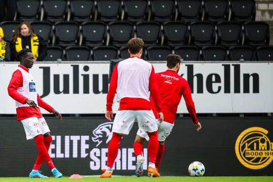 Cheikh Mbacke Diop of Brann warms up