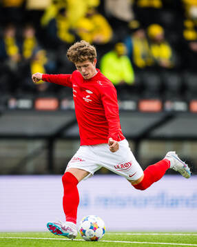 Niklas Jensen Wassberg of Brann warms up