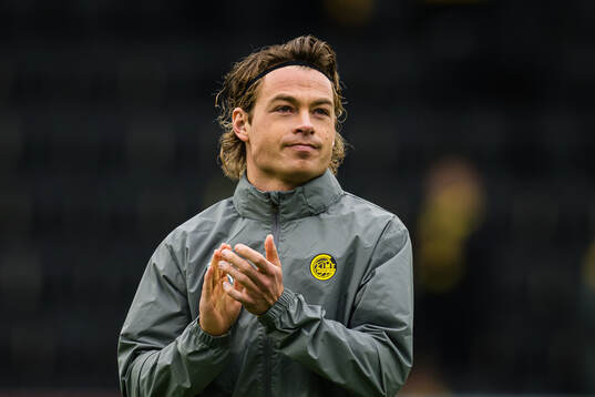Patrick Berg of Bodø/Glimt warms up