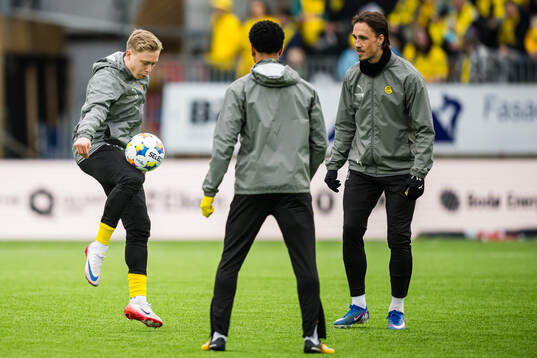 Ola Brynhildsen and Andreas Helmersen of Bodø/Glimt warms