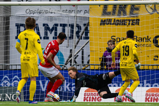 Goalkeeper Simen Vidtun Nilsen of Brann