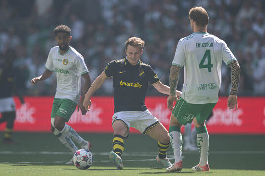 AIKs Johan Hove och Hammarbys Tesfaldet Tekie och Victor