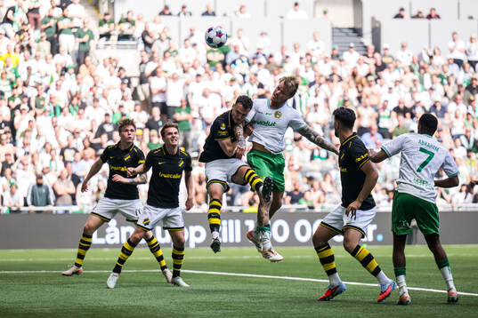 Hammarbys Victor Eriksson mot AIKs Erik Hovden Flataker,