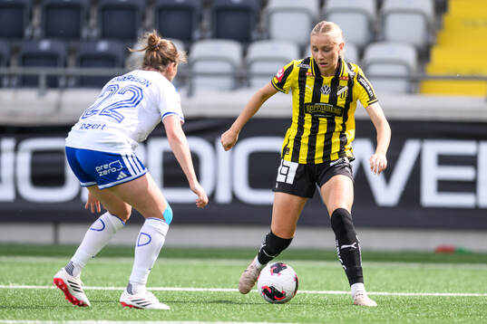 IFK Norrköpings Fanny Andersson och Häckens Tilde Karlsson