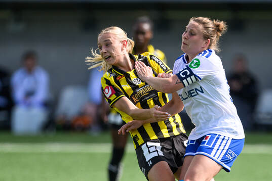 Häckens Tilde Karlsson och IFK Norrköpings Fanny Andersson