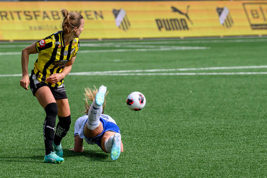Häckens Aivi Luik  och IFK Norrköpings Emma Engström